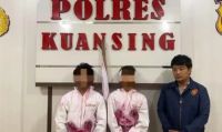 Satreskrim Polres Kuantan Singingi amankan dua pocong yang beraksi di Kota Taluk Kuantan (foto/tribunpku)