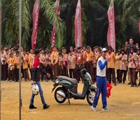 Semarak Program Pramuka Literasi, Honda Bersama SPS Goes to School Sambangi Ponpes Annizham Darussalam
