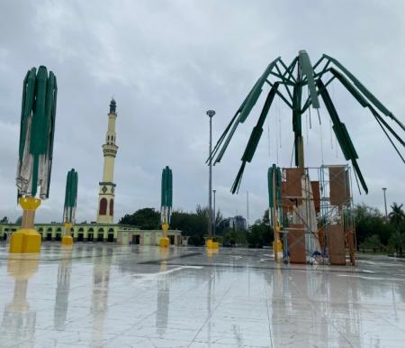 Payung elektrik Masjid Raya Annur Provinsi Riau rusak (foto/Yuni)