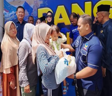 HUT ke-14, NasDem Riau Bagikan 400 Paket Sembako untuk Warga