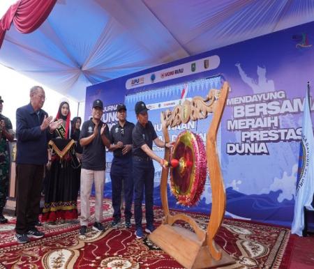 Gubernur Riau membuka Kejurnas dayung antar PPLP/ SKO di Kuansing (foto/ist)