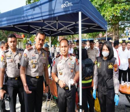 Tanpa Terkecuali, Personel Polda Riau dan Jajaran Jalani Tes Urine Massal Hari Ini