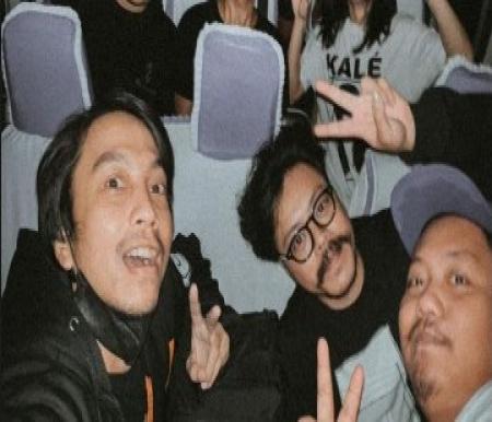 Fiersa Besari dan tim alami kecelakaan di Jalan Poros Makassar-Bone (foto/int)