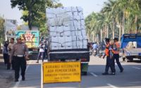 Tim gabungan razia truk ODOL dan angkutan umum ilegal di Jalan Sudirman Pekanbaru.(foto: mcr)