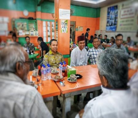 UAS sarapan bersama Abdul Wahid dan sejumlah tokoh di Pekanbaru (foto/riki)