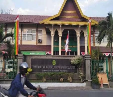 Pengunjung Tak Kebagian Tempat, Sidang Abdul Wahid di PN Pekanbaru Mulai Lebih Awal