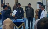 Wakil Walikota Pekanbaru, Markarius Anwar melantik sejumlah pejabat Pemko Pekanbaru.(foto: mcr)