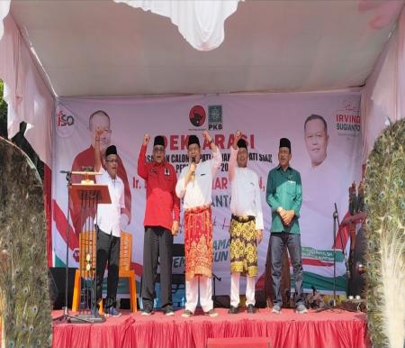 Irving-Sugianto bersama pendukung dan simpatisan gelar deklarasi (foto/diana)