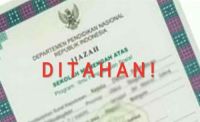 Sekolah dilarang tahan ijazah.(ilustrasi/int)