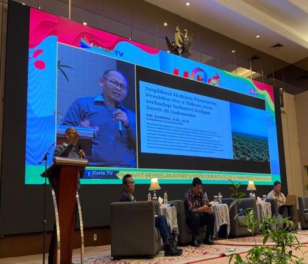 Pakar hukum kehutanan, Dr Sadino, MH dalam FGD pada rangkaian HPN di Pekanbaru (foto/ist)