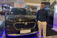 Suzuki Grand Vitara Hybrid menjadi daya tarik di pameran Living World Pekanbaru (foto/Meri)