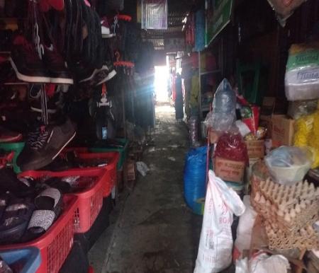 Kondisi di Pasar Pagi Panam Pekanbaru gelap akibat pemadaman listrik berjam-jam.(foto: dini/halloriau.com)