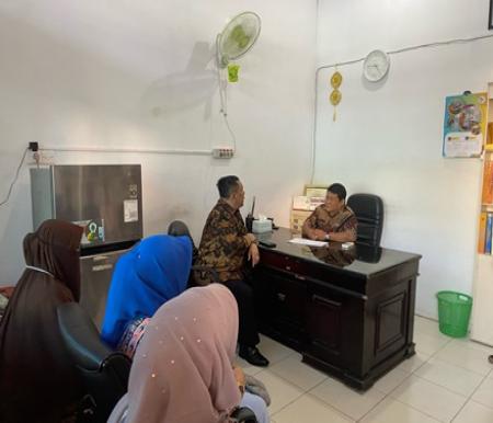 Pj Gubernur Riau, SF Hariyanto saat sidak ke UPT Bapenda Bengkalis.(foto: sri/halloriau.com)
