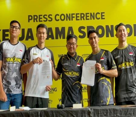 Waroeng Steak Indonesia perpanjang kontrak sponsorship atlet bulu tangkis Reza/Sabar dan sponsori Christian Adinata (foto/ist)