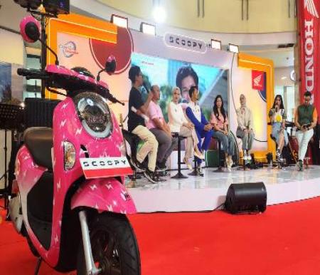 Kegiatan Matchy with Scoopy disela-sela launching New Honda Scoopy di Mal SKA Pekanbaru.(foto: istimewa)