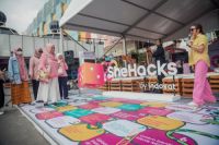 Dengan dukungan konektivitas Indosat dan teknologi AI, SheHacks mendorong perempuan pelaku UMKM membuka peluang bisnis dari mana saja (foto/ist)