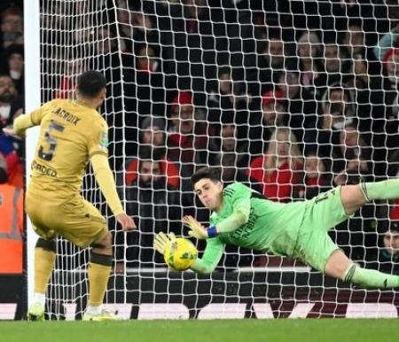 Gol Bunuh Diri hingga Penalti, Arsenal Hentikan Langkah Crystal Palace