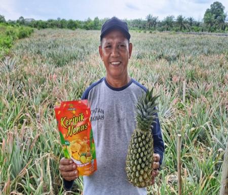 Mardanis, Ketua Klaster Nenas Sakinah dan pembuat keripik nenas (foto/riki)