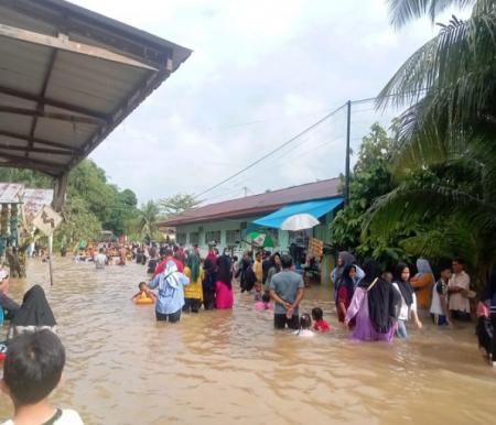 ilustrasi banjir di Kampar.