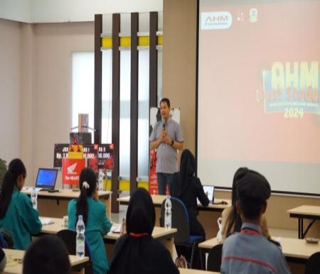 Opening Speech dari Harry Sutiono selaku Regional Head PT CDN Pada pagelaran AHMBS 2024 Tingkat Regional Riau (foto/ist)