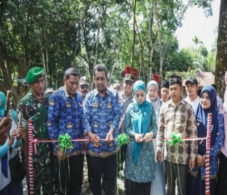 Pj Walikota Pekanbaru, Roni Rakhmat resmikan Wisata Pulau Semut di Kecamatan Rumbai Timur (foto/dini)