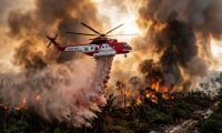 Pemadaman karhutla di Bengkalis, Riau butuh helikopter water boombing.(ilustrasi/AI/halloriau.com)