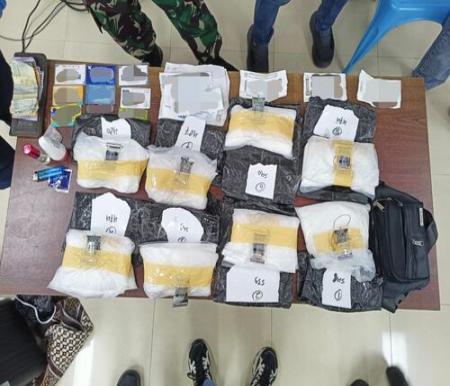 Sinergi Aparat di Bandara Pekanbaru Gagalkan Penyelundupan 11,3 Kg Narkoba