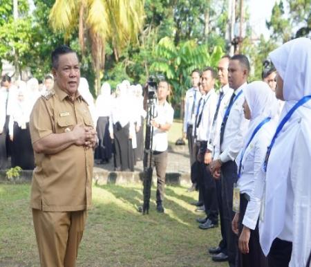 Pj Gubernur Riau, SF Hariyanto saat pembukaan orientasi ASN PPPK Riau.(foto: mcr)