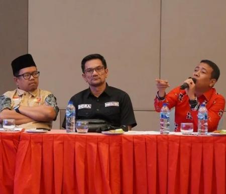 Konferensi pers Bawaslu Riau.