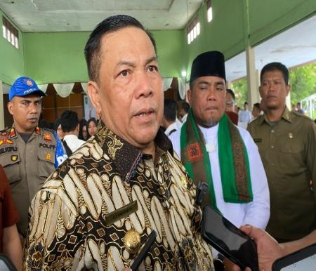 Penjabat (Pj) Gubernur Riau SF Hariyanto dapat laporan ada oknum minta uang ke Kepsek (foto/Yuni)