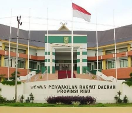 ilustrasi: Gedung DPRD Riau.