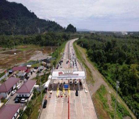 Tol Padang-Sicincin mulai beroperasi.(foto: tribunpekanbaru.com)