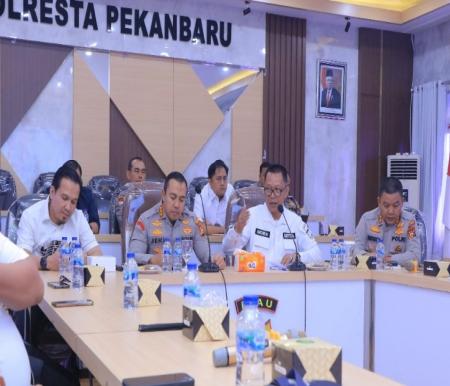 Pemko Pekanbaru bersama Polresta Pekanbaru rapat bahas peredaran narkoba di THM (foto/dini)