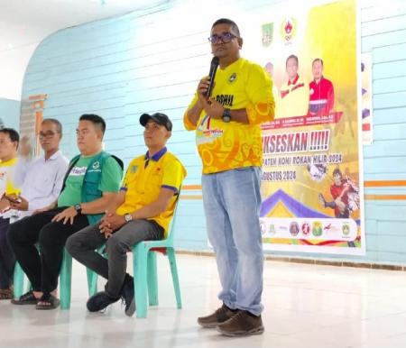 Ketua KONI Rohil, Samsuri buka turnamen Volly Ball Kejurkab 2024 (foto/afrizal)

