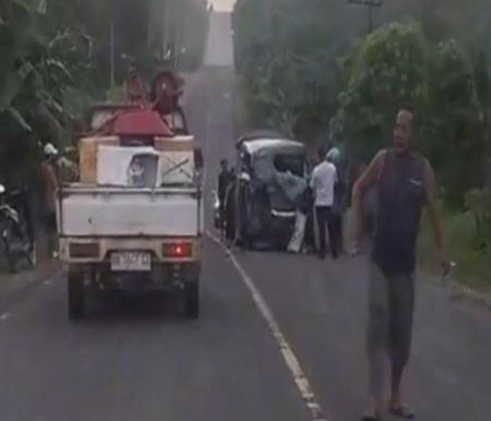 Dua Tewas dan Enam Luka-Luka dalam Tabrakan Maut Ambulance vs LC di Jalintim Pelalawan